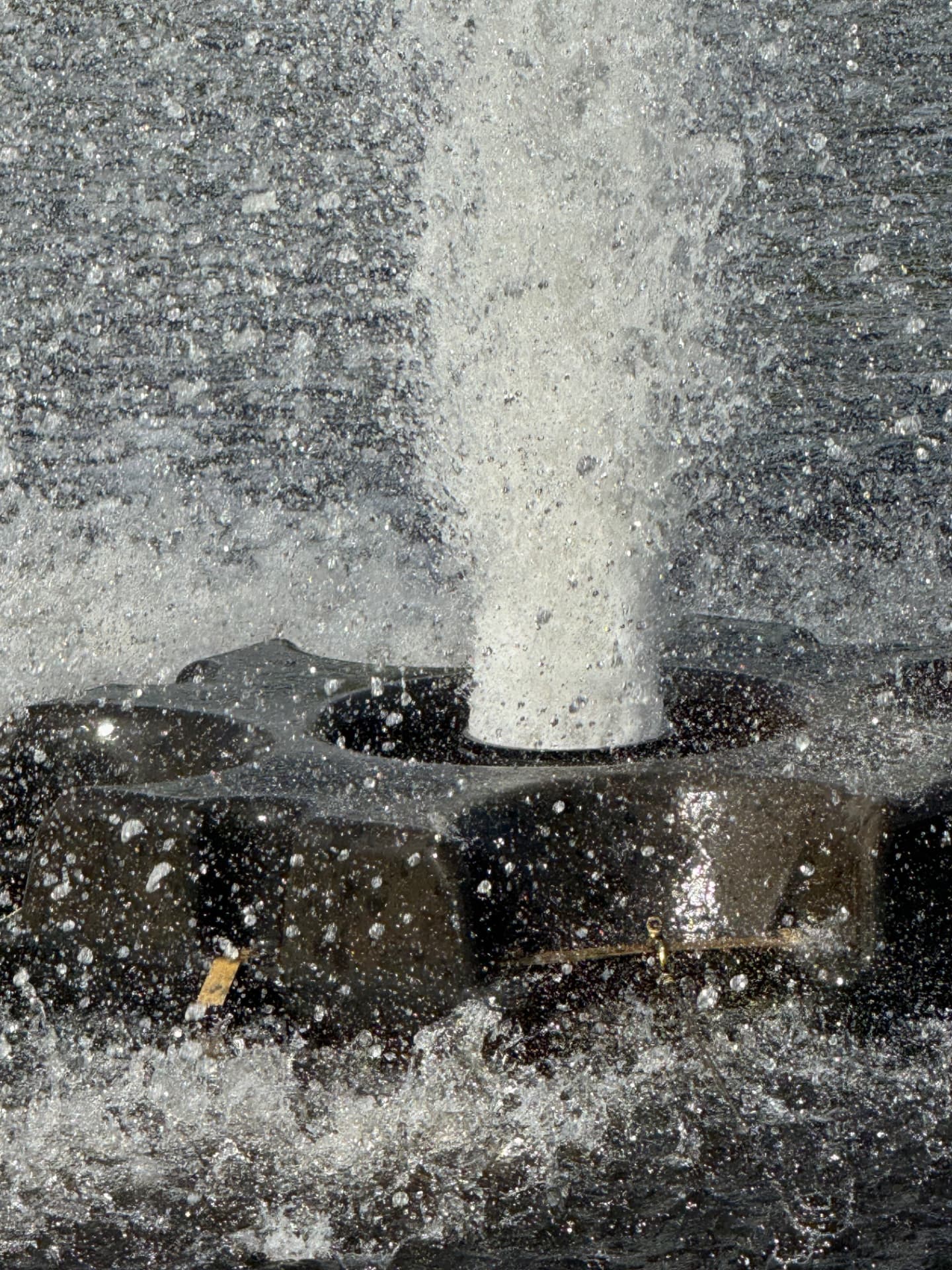 Solar powered aerator throwing a dense column of aerated water