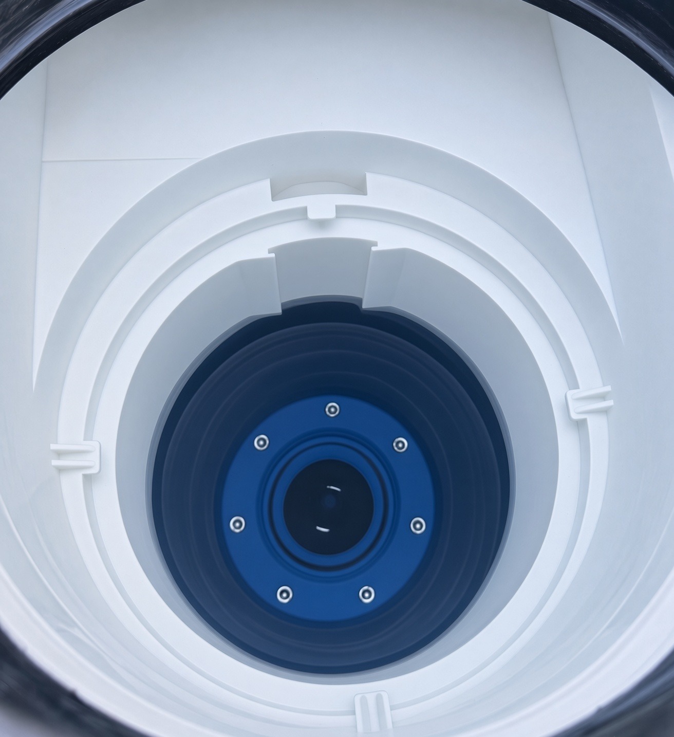 Looking straight down the skimmer onto the blue IZEP pump